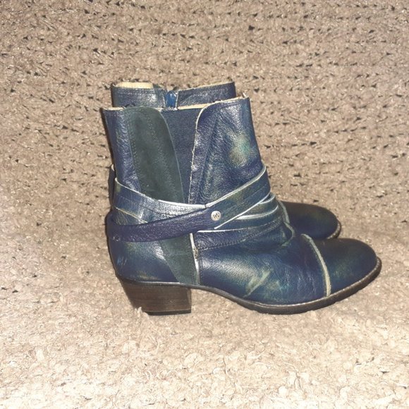 DKODE-Distressed Blue Leather/Silver Accents-Zip Strappy Booties-Sz 38-Near Mint - Picture 4 of 7